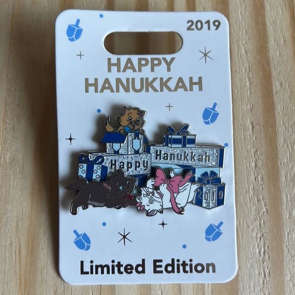 Disney Pins - Picture 4 of 8